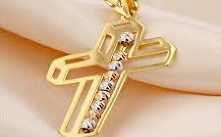 Dijes de Oro: El Detalle Perfecto Que Habla por Ti