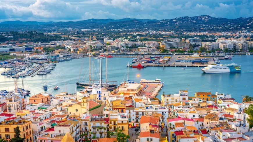Cheap Flights to Ibiza and the Cheapest Hotel Bookings